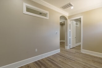 12410 Spring Cypress Rd, Tomball, TX for lease Interior Photo- Image 2 of 11