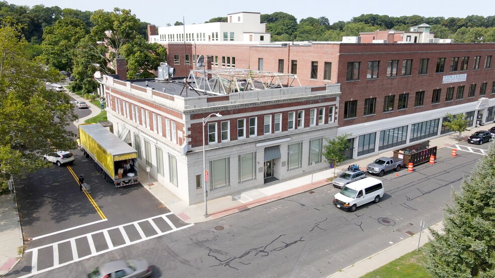 85 Elm St, West Springfield, MA 01089