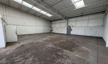Rosscliffe Rd, Ellesmere Port for lease Interior Photo- Image 2 of 2