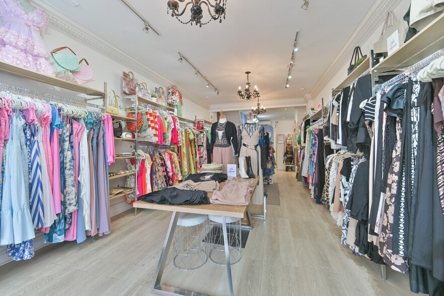 863 Queen St W, Toronto, ON for sale - Interior Photo - Image 3 of 12