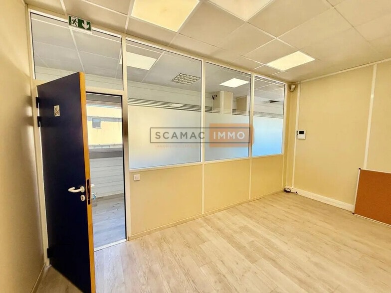 Office in Fréjus for lease - Interior Photo - Image 3 of 6