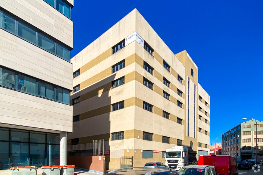 Industrial in Madrid, Madrid for sale - Primary Photo - Image 1 of 3