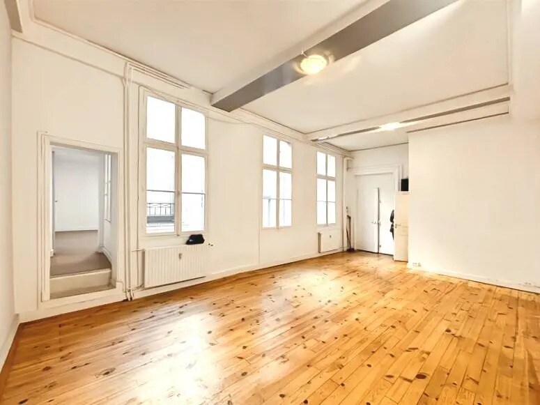 Office in Paris for lease Building Photo- Image 1 of 5