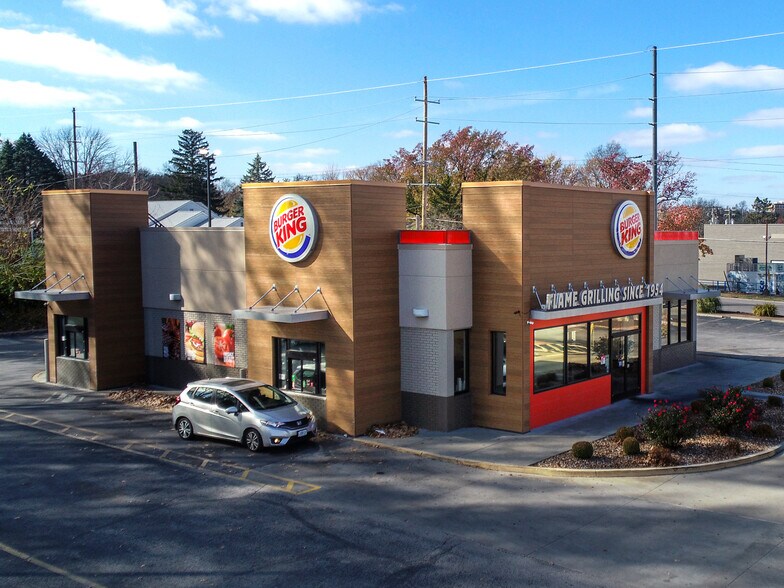 10458 St Charles Rock Rd, Saint Ann, MO 63074