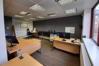 The Flyers Way, Westerham for lease Interior Photo- Image 1 of 3