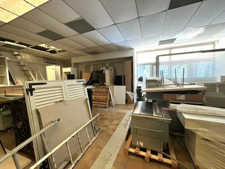 Industrial in Nice for sale - Interior Photo - Image 2 of 8
