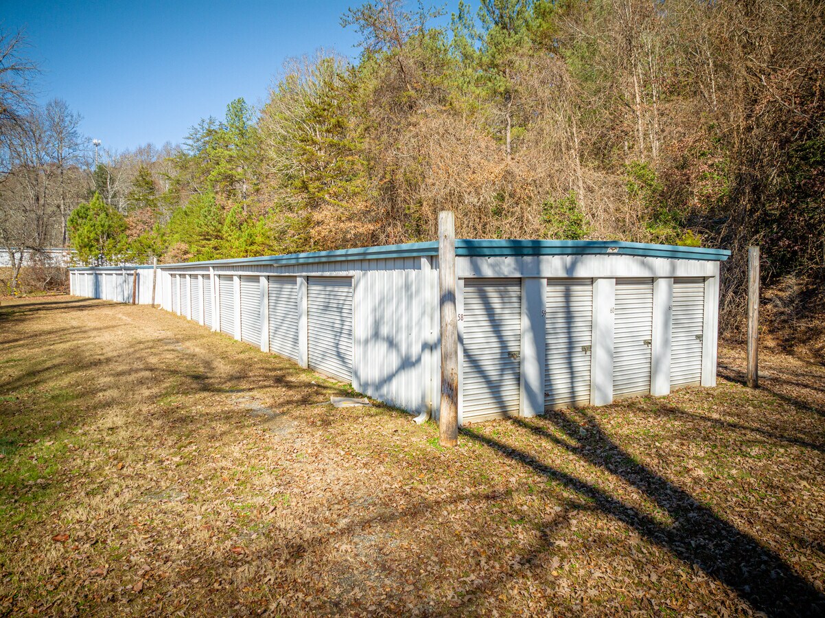 109 Pinecrest Dr, Whittier, NC 28789 Pinecrest SelfStorage