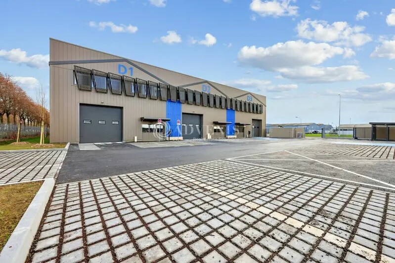 Flex in Lognes for lease Building Photo- Image 1 of 13