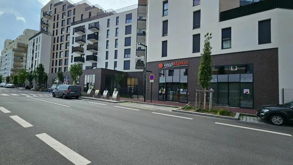 Retail in Bagneux for lease - Building Photo - Image 3 of 7