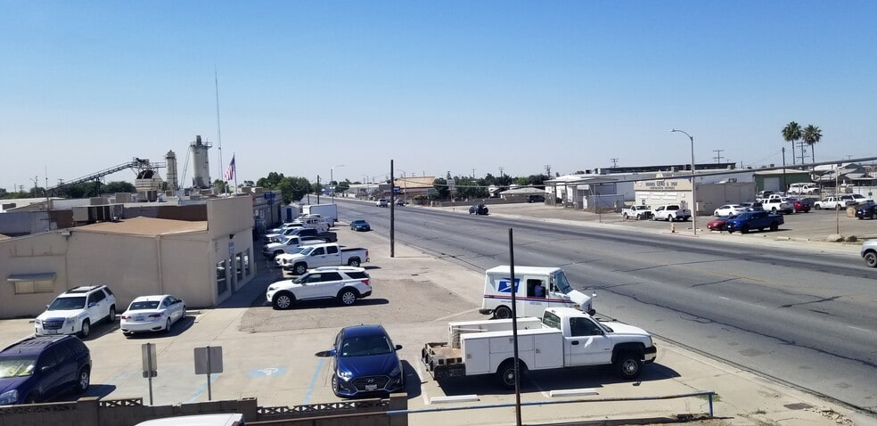 1700 S K St, Tulare, CA for lease - Building Photo - Image 3 of 23