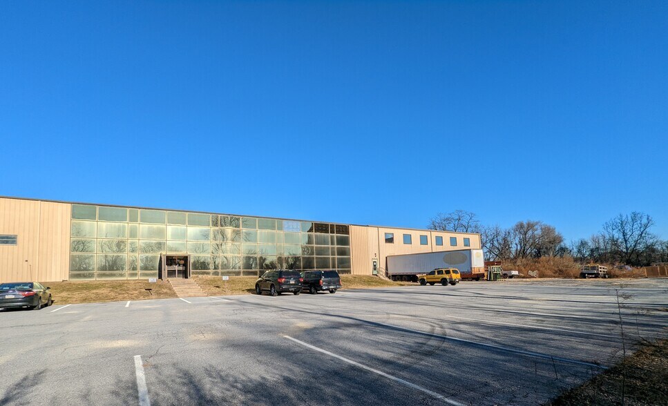 444 Railroad Ave, Camp Hill, PA for lease - Building Photo - Image 3 of 8