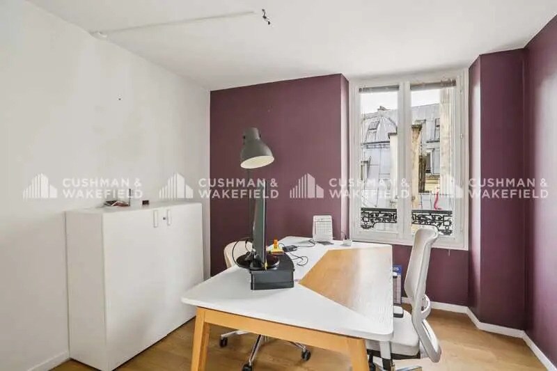 Office in Paris for lease - Interior Photo - Image 2 of 15
