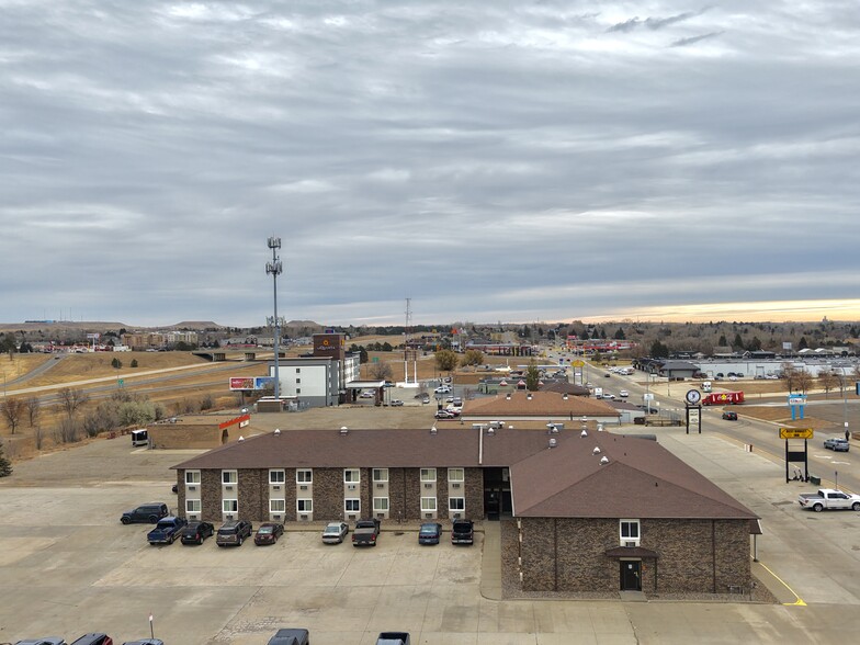 642 12th St W, Dickinson, ND for sale - Building Photo - Image 3 of 7