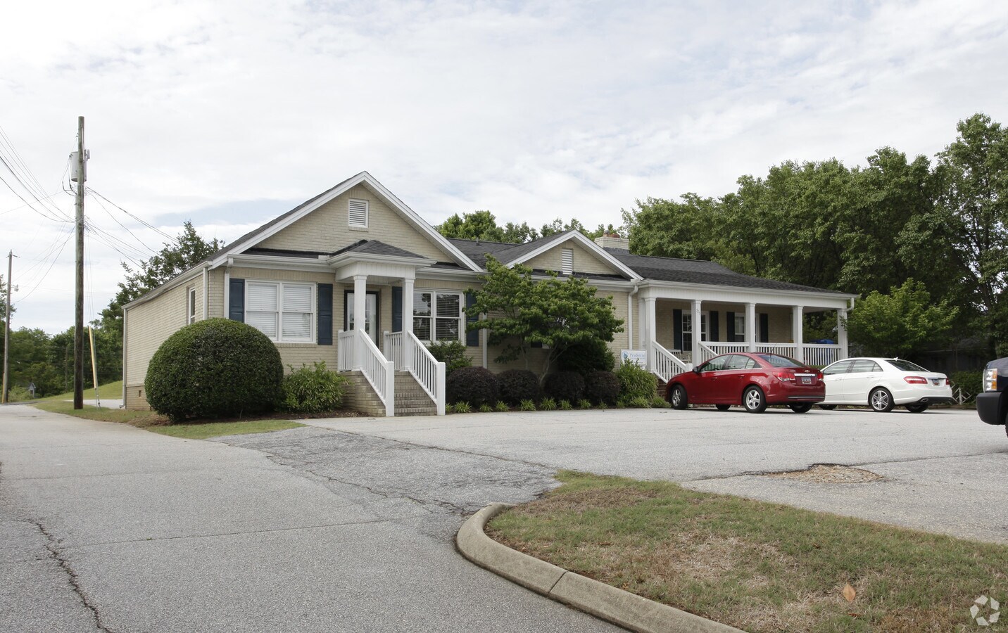 705 W Wade Hampton Blvd, Greer, SC 29650