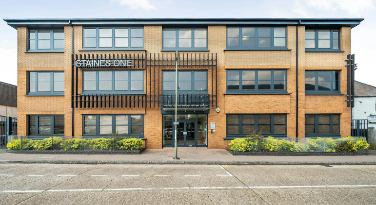 1 Station Appr, Staines-Upon-Thames for lease - Building Photo - Image 1 of 3