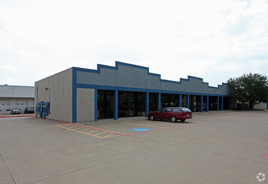 1500 Crescent Dr, Carrollton, TX for sale - Primary Photo - Image 1 of 1