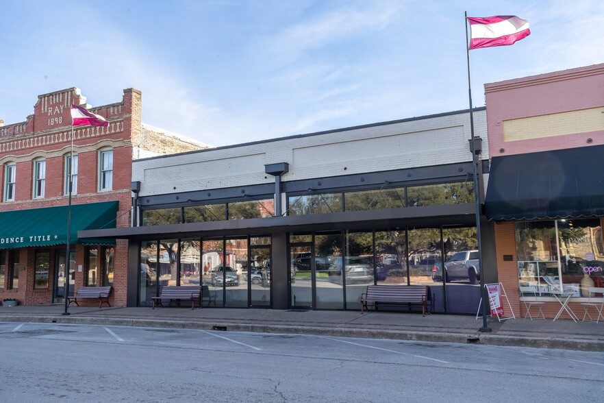 106 S Commerce St, Lockhart, TX for sale - Building Photo - Image 1 of 1