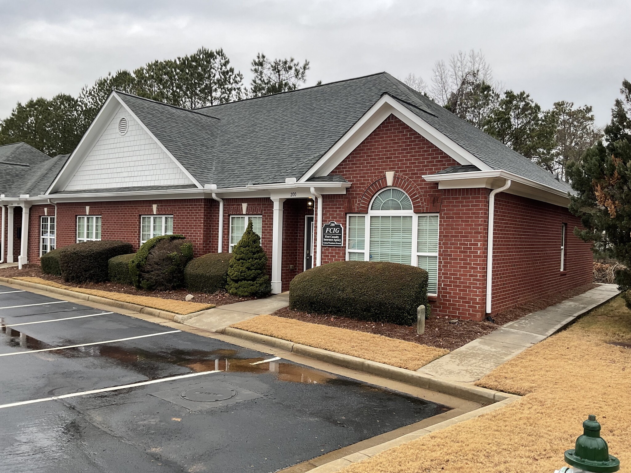 200-204 River Park North Dr, Woodstock, GA for lease Building Photo- Image 1 of 12