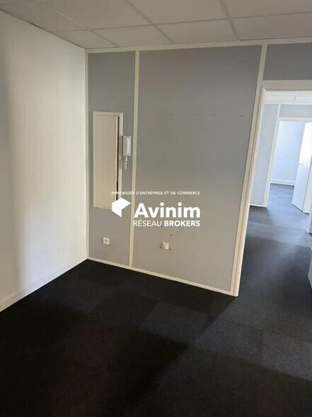 Office in Brignais for sale - Interior Photo - Image 2 of 16