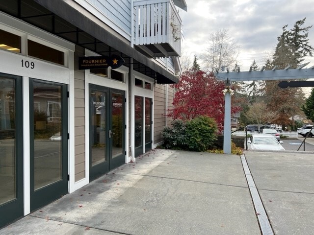 115 Hall Brothers Loop, Bainbridge Island, WA for lease Building Photo- Image 1 of 3