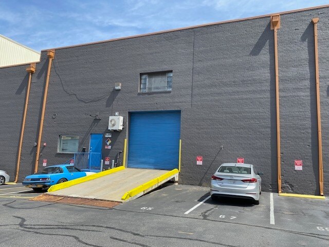 5300-5320 Eisenhower Ave, Alexandria, VA for lease - Building Photo - Image 2 of 12