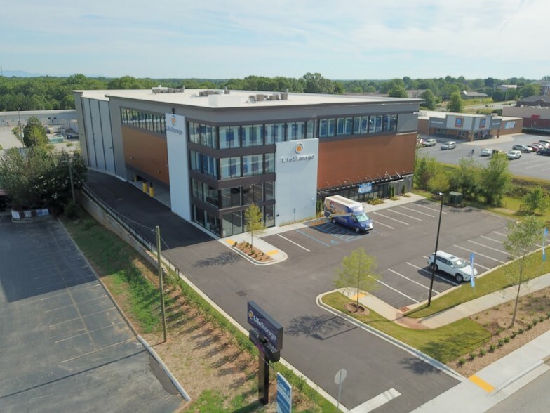 1701 Woodruff Rd Greenville Sc 29607 Retail For Lease Loopnet Com