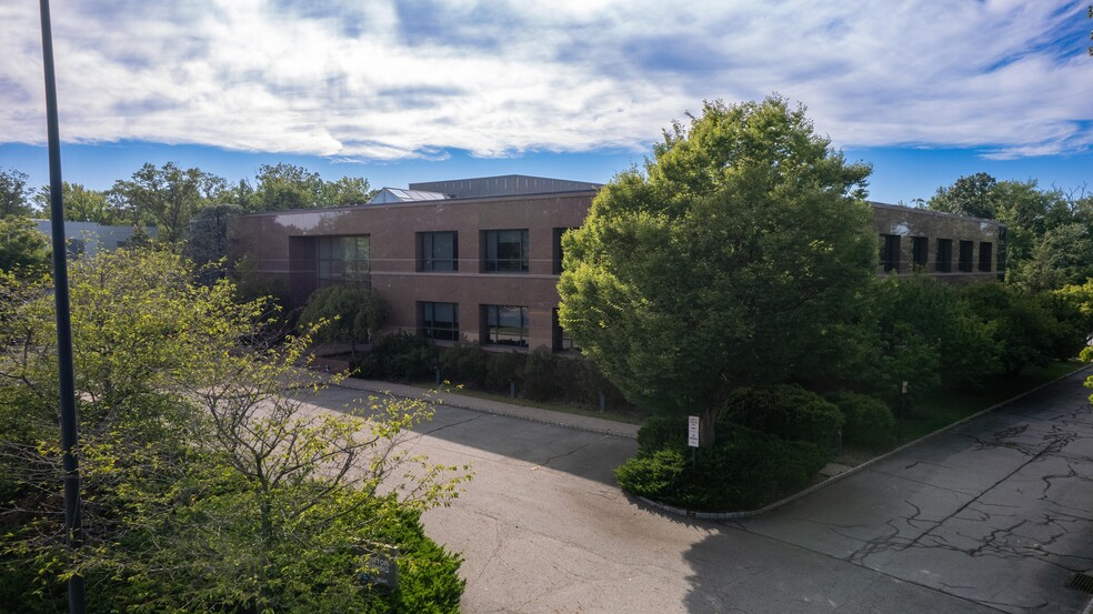 1000 Sylvan Ave, Englewood Cliffs, NJ for sale - Building Photo - Image 1 of 36