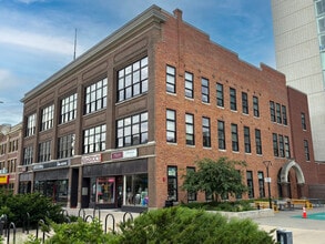 209 E Washington St, Iowa City, IA for lease Interior Photo- Image 1 of 6