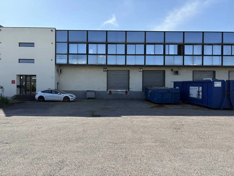 Flex in Genas for lease - Building Photo - Image 1 of 8