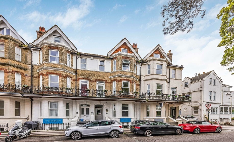 121 West Hill Rd, Bournemouth for sale - Primary Photo - Image 1 of 12