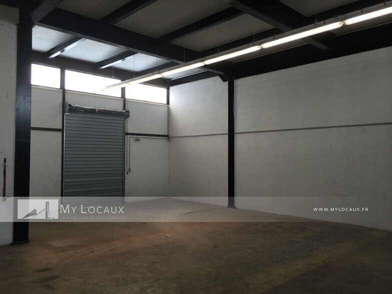 Flex in Bezons for lease - Interior Photo - Image 3 of 4