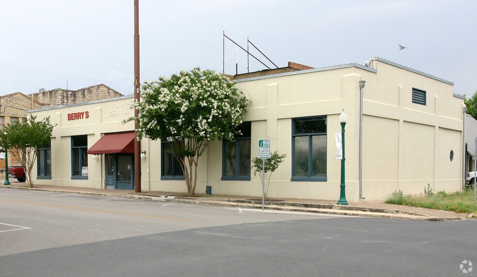 212 W 7th St, Georgetown, TX for sale - Primary Photo - Image 1 of 1