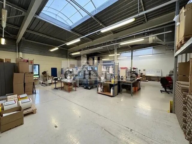 Industrial in Cheptainville for sale - Building Photo - Image 1 of 22