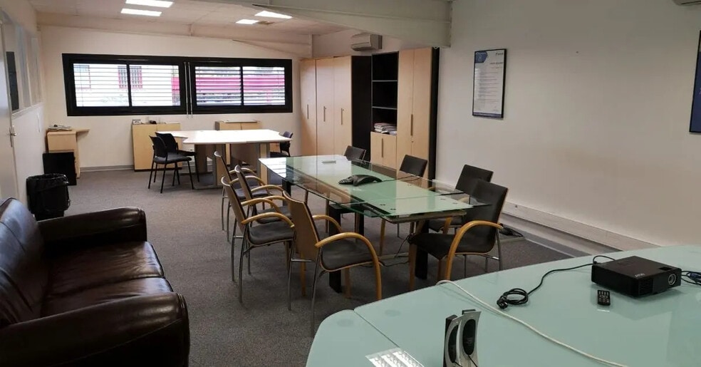 Flex in Pamiers for lease - Interior Photo - Image 3 of 3