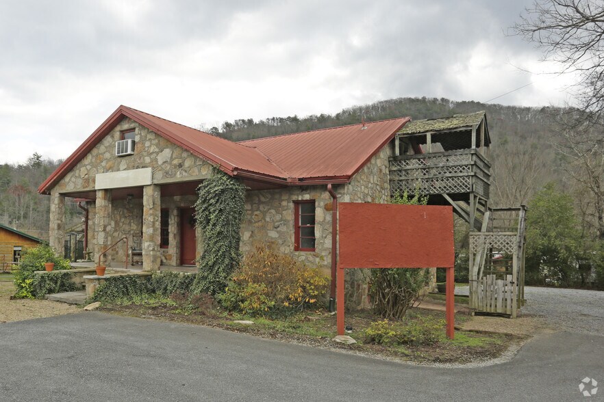 1135 Wears Valley, Sevierville, TN 37862