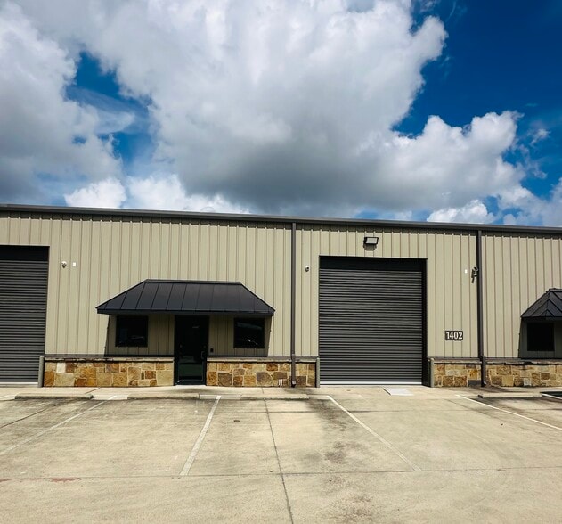 25702 Aldine Westfield Rd, Spring, TX for lease - Building Photo - Image 1 of 19