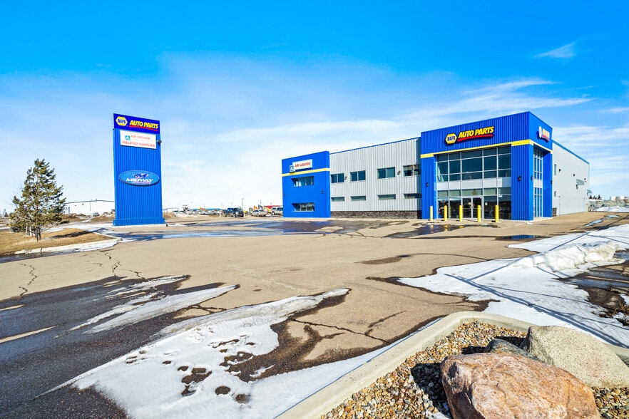 5267 67 Av, Lloydminster, AB for lease - Building Photo - Image 3 of 15