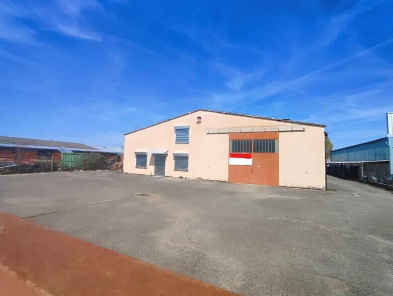 Flex in Bourgoin-Jallieu for lease - Building Photo - Image 1 of 8