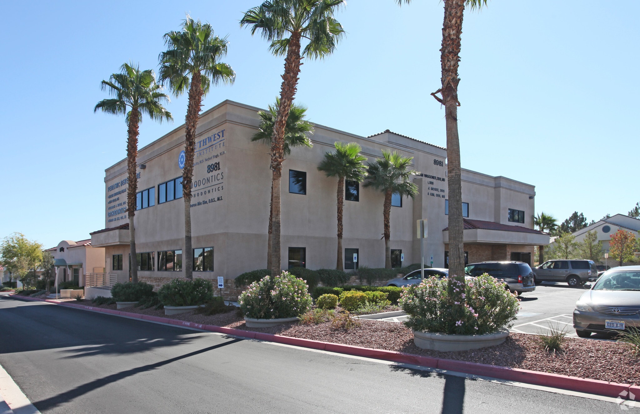 8981 W Sahara Ave, Las Vegas, NV for lease Primary Photo- Image 1 of 8