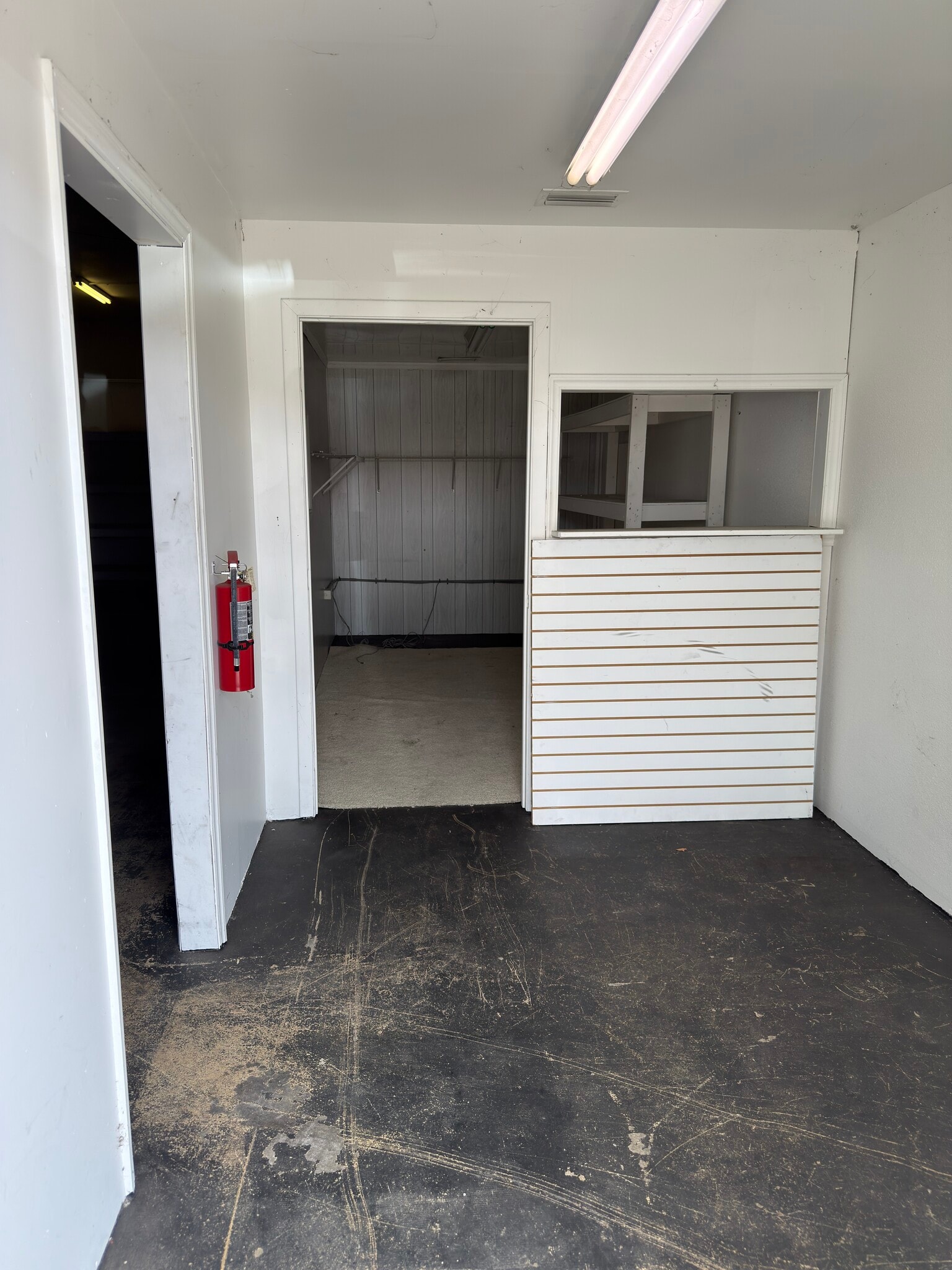 18210 Paulson Dr, Port Charlotte, FL for lease Interior Photo- Image 1 of 8