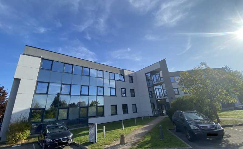 Office in Écully for lease - Building Photo - Image 2 of 7