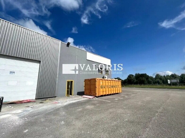 Flex in La Verpillière for lease - Building Photo - Image 2 of 6