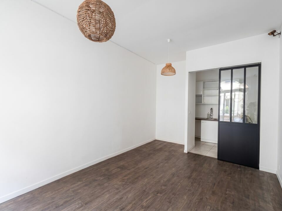 Retail in Vence for sale Interior Photo- Image 1 of 8