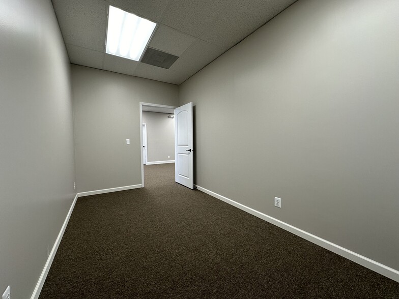 5910-5916 S Main St, Clarkston, MI for lease - Interior Photo - Image 2 of 8