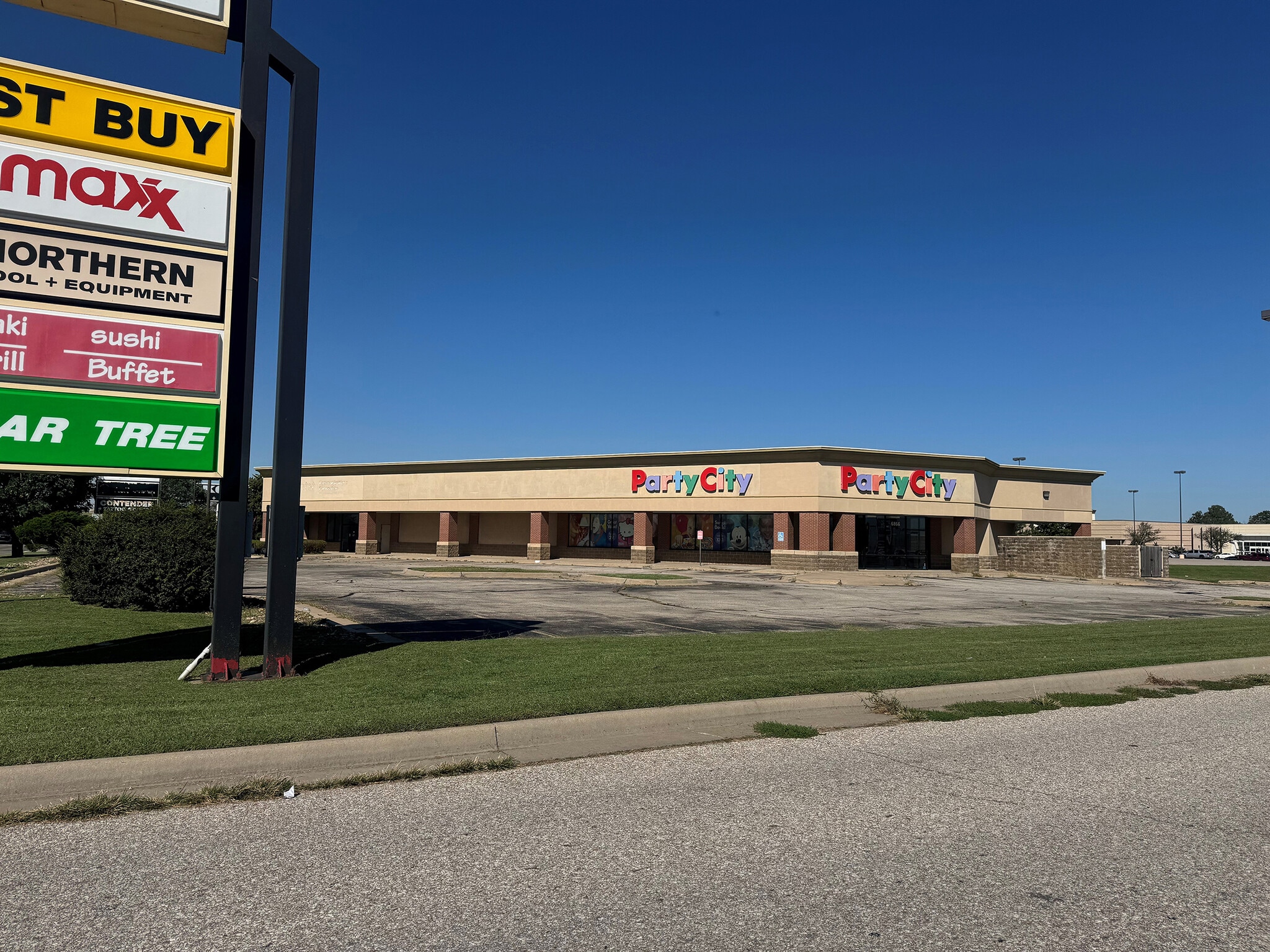 6866 W Kellogg Dr, Wichita, KS for lease Building Photo- Image 1 of 5