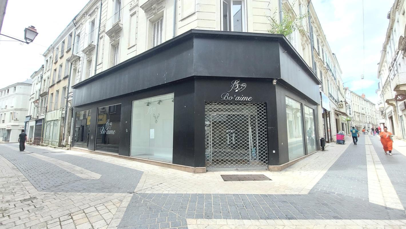 Retail in Châtellerault for lease Building Photo- Image 1 of 6