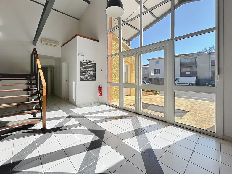 8 Avenue Jean Rioufol, Monteux for lease - Interior Photo - Image 3 of 3