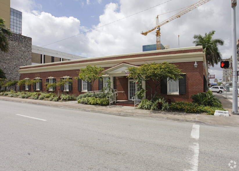 2500 Douglas Rd, Coral Gables, FL for lease - Building Photo - Image 2 of 19