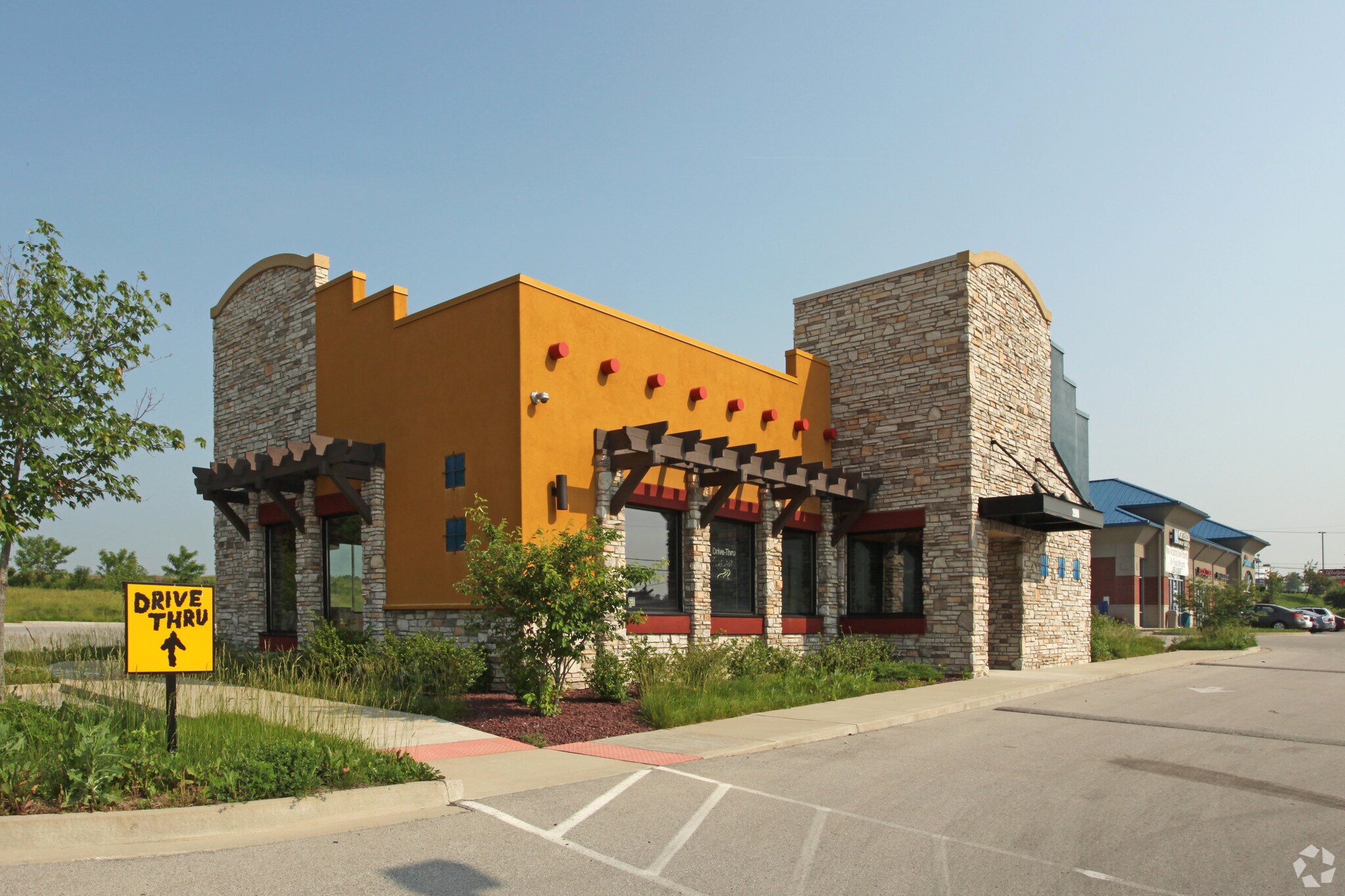 2909 E 10th St, Jeffersonville, IN for lease Primary Photo- Image 1 of 13