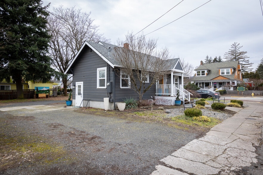 1215 B St, Hood River, OR for sale - Building Photo - Image 3 of 54